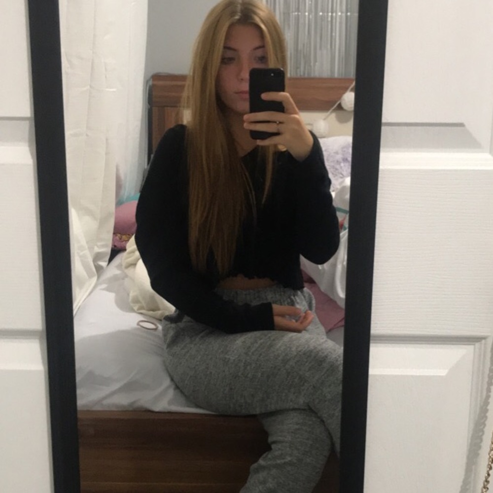 Meet your Posher, Adelisa